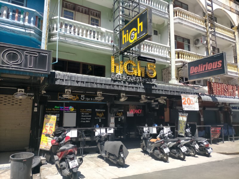 ソイチャイヤプーン　バー