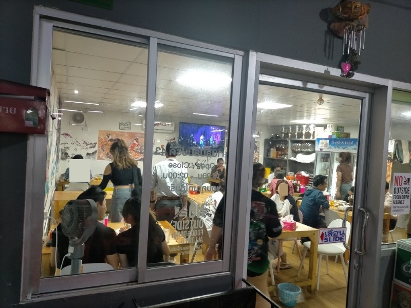 ラープラップ屋内